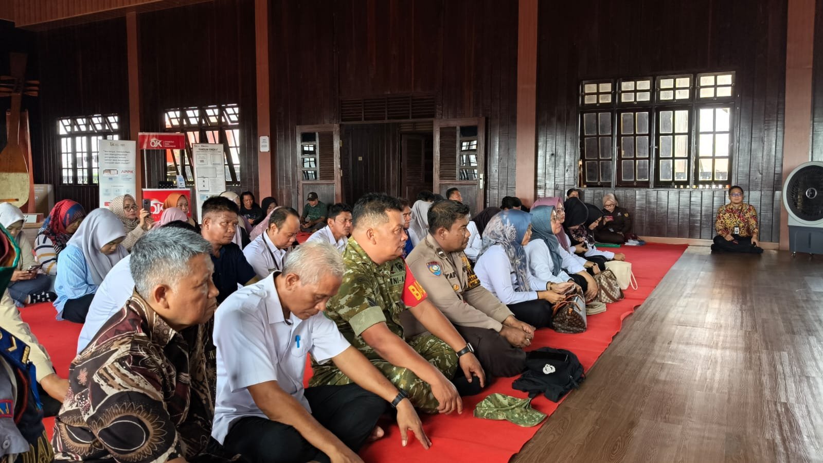 Siapkan Sosialisasi, OJK Koordinasi dengan Masyarakat Adat Kutai di Rumah Adat Sangatta Utara