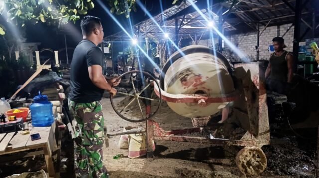 Kejar Target Pembangunan, Kodim 1003/HSS dan Warga Kerjakan Jembatan Garuda Hingga Larut Malam