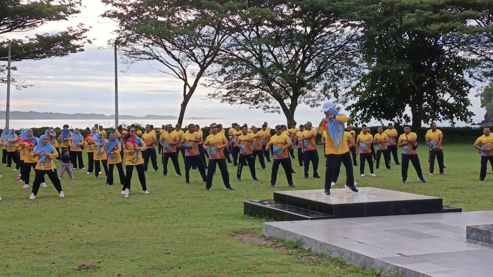 Jaga Kebugaran, Prajurit dan Persit Kodim 0114/Aceh Jaya Nikmati Olahraga Bersama