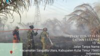 Kolaborasi Instansi dan Warga Padamkan Karhutla di Desa Sangatta Utara
