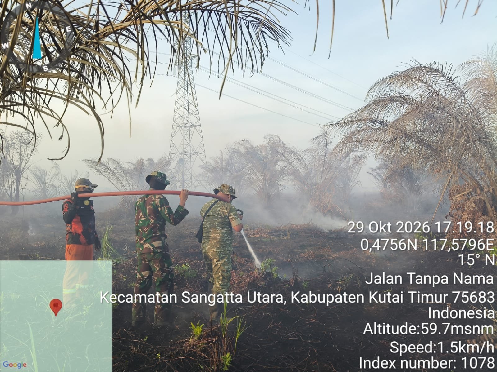 Kolaborasi Instansi dan Warga Padamkan Karhutla di Desa Sangatta Utara