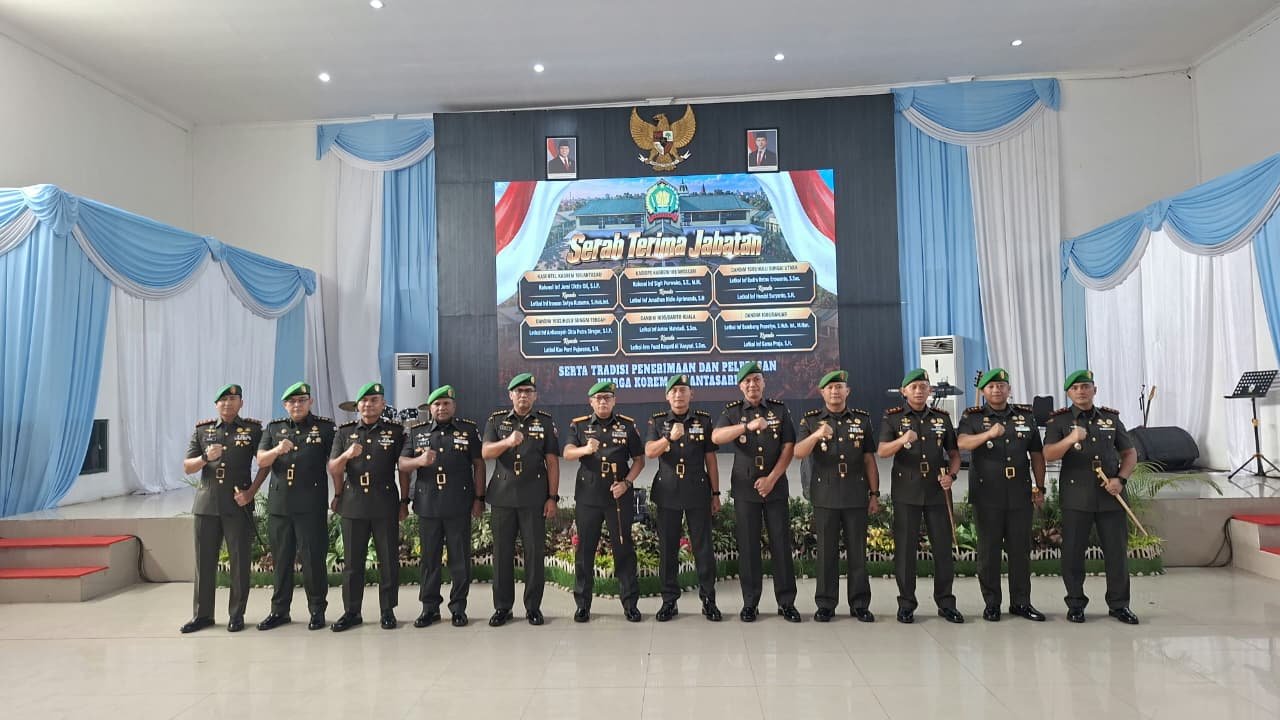 ‎Serah Terima Jabatan Dandim 1005/Barito Kuala, Letkol Inf Anton Mahriadi Serahkan Tongkat Amanah Kepada Letkol Arm Fauzi Raspati Al‑Ansyori