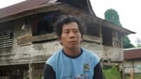 Petani Luwu Timur Terima Bantuan Perbaikan Rumah Setelah Puluhan Tahun Tinggal di Runtuhan Petani Luwu Timur Terima Bantuan Perbaikan Rumah Setelah Puluhan Tahun Tinggal di Runtuhan