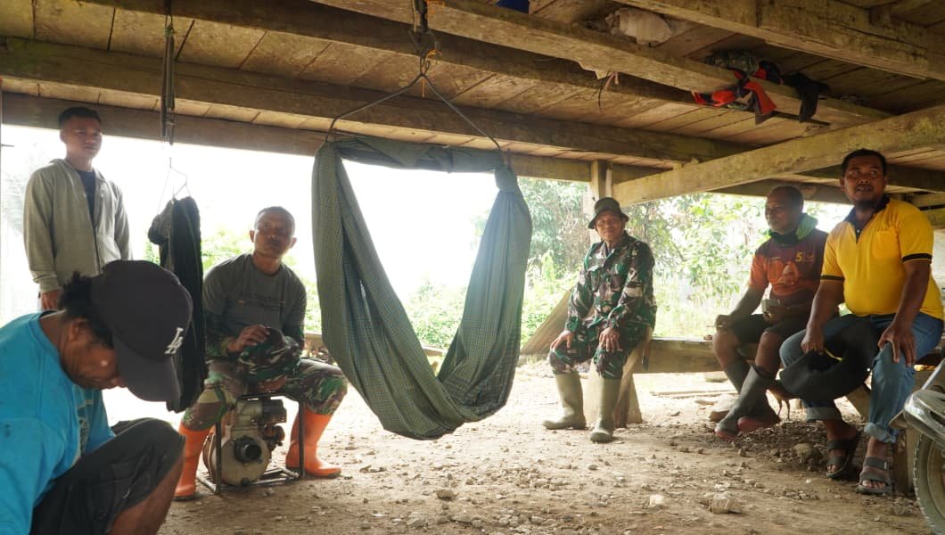 Sinergi TNI dan Masyarakat Terjalin dalam TMMD di Luwu Timur